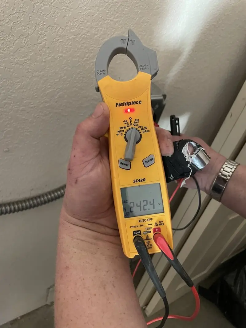 Voltage testing with clamp meter during Aluminum Wiring Replacement in Vienna
